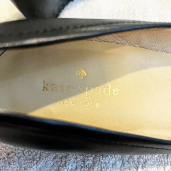 Kate Spade Black Patent Leather Wedge Heels Womens 8M Gold Metal Bow Detail - Picture 4 of 16